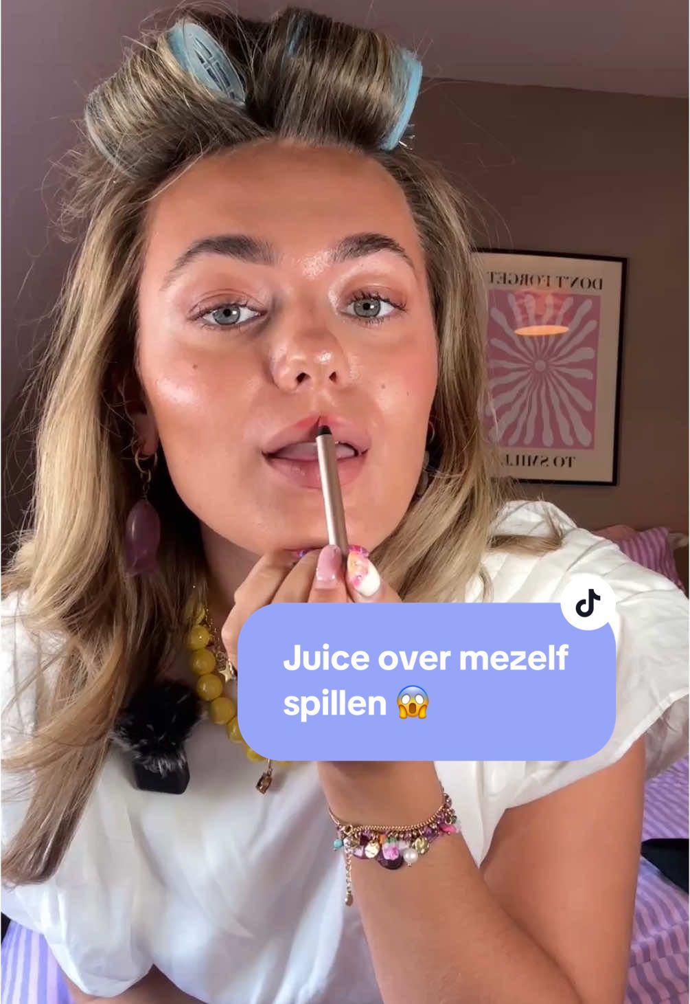 A post by @guusje.willemse on TikTok caption: Advertentie | Is er nog iemand verbaasd? 😂 Maar moest hier aan denken door de nieuwe Lip Idôle JUICY treat van @Lancôme 🍒#lancomemakeup #juicytreat