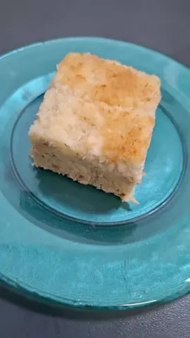 A post by @kochen.macht.spa on TikTok caption: Haselnuss Kokos Buttermilch Kuchen  Rezept  3 Eier  180g Zucker  500ml Buttermilch  600g Mehl  1 Pck Backpulver  150g gehackte Haselnüsse  100g Kokosraspeln  30g Zucker  200ml Schlagsahne  ca. 40 Minuten bei 180 Grad  Ober und Unterhitze  #haselnuss #kokos #buttermilch #kuchen #backen #lecker #food #essen #Foodie #funny #FoodLover #trends #rezept #einfacherezepte #schnellerezepte 