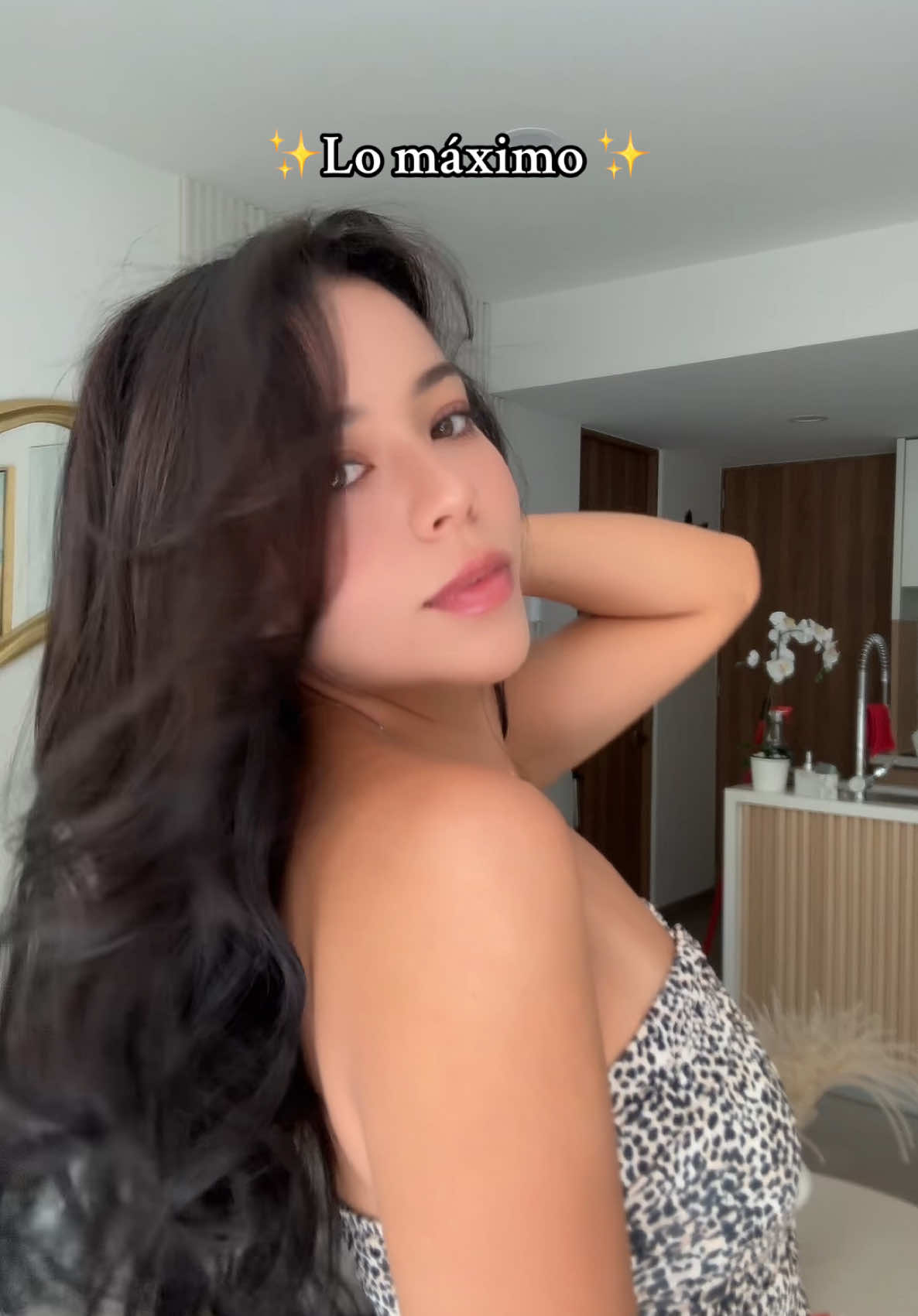 A post by @surysadai on TikTok caption: Amo esta nueva forma 😱❤️✨🫰🏼 (Insta: SURYSADAIOF) #hair #makeup #style 