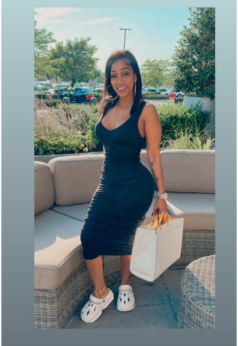 A post by @labellachanell on TikTok caption: Story time  Feliz semana ♥️