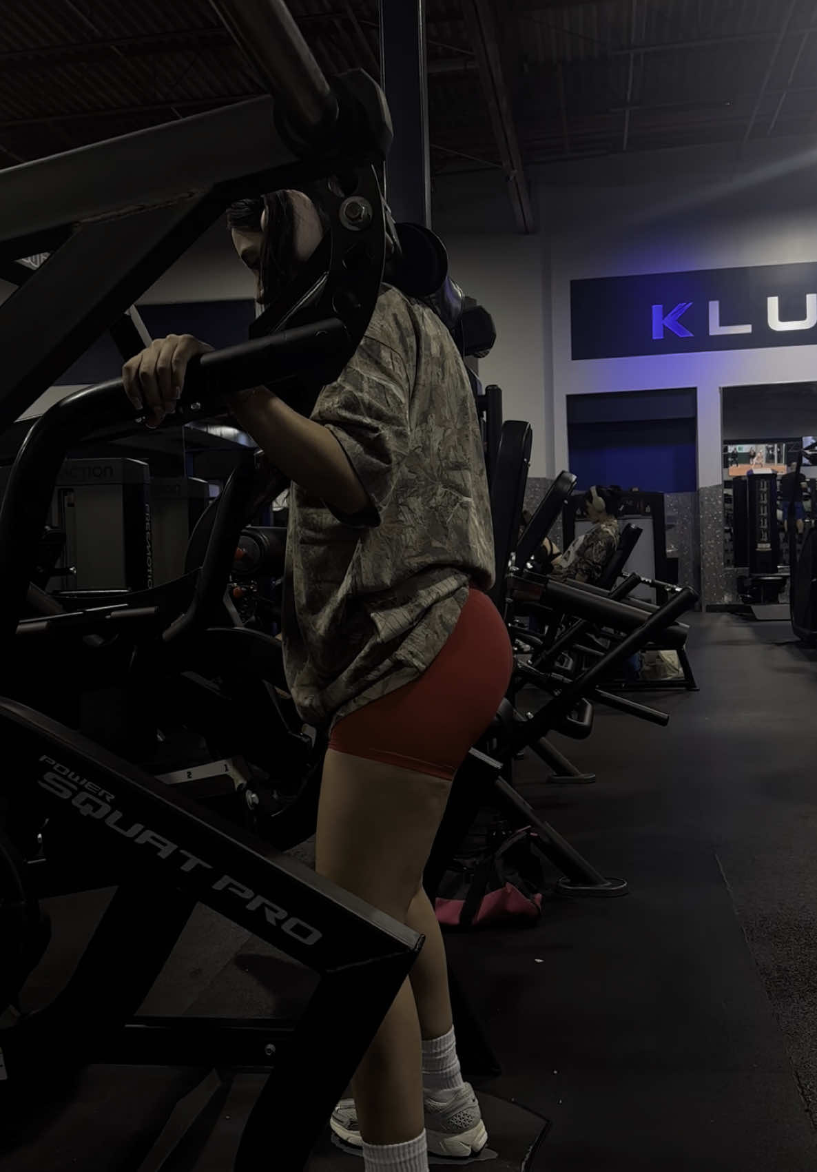 A post by @_adamarisaguirre on TikTok caption: #fyp #trending #gymtok 