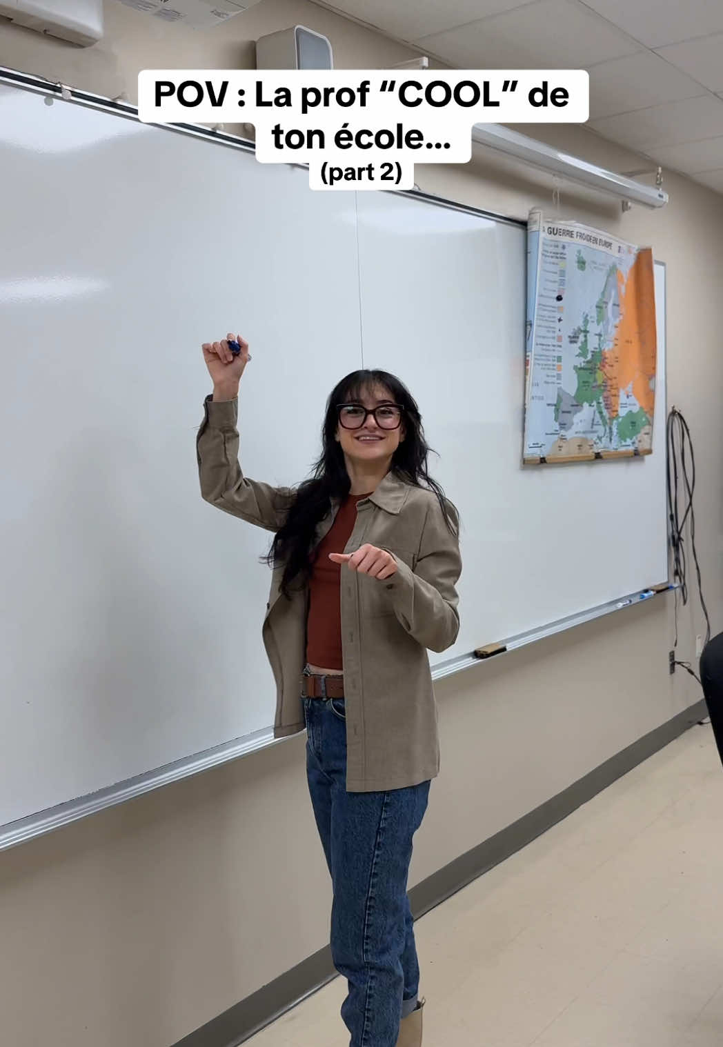 A post by @emylalune on TikTok caption: Un deal, c’est un deal 😅 #prof #école #humour 