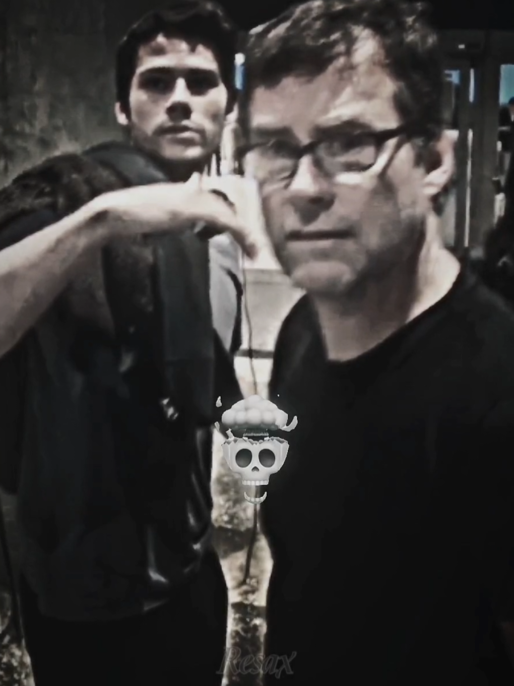 A post by @buritok_ on TikTok caption: Dylan's reaction to paparazzi 💀 #dylanobrien #teenwolf #mazerunner #stilesstilinski #stiles #fypシ゚ #themazerunner #thomasmazerunner 