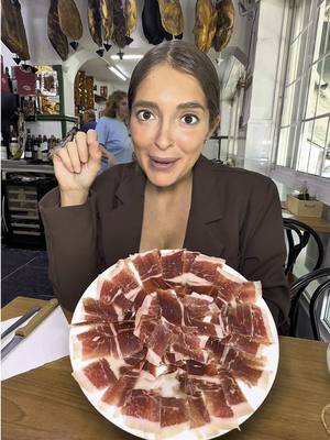 A post by @edurnyx on TikTok caption: PRIMER PLATO DE JAMÓN POST OPERACIÓN😱 #fyp #parati #asmr #food #foodie #tapas #españa #comida #restaurante 