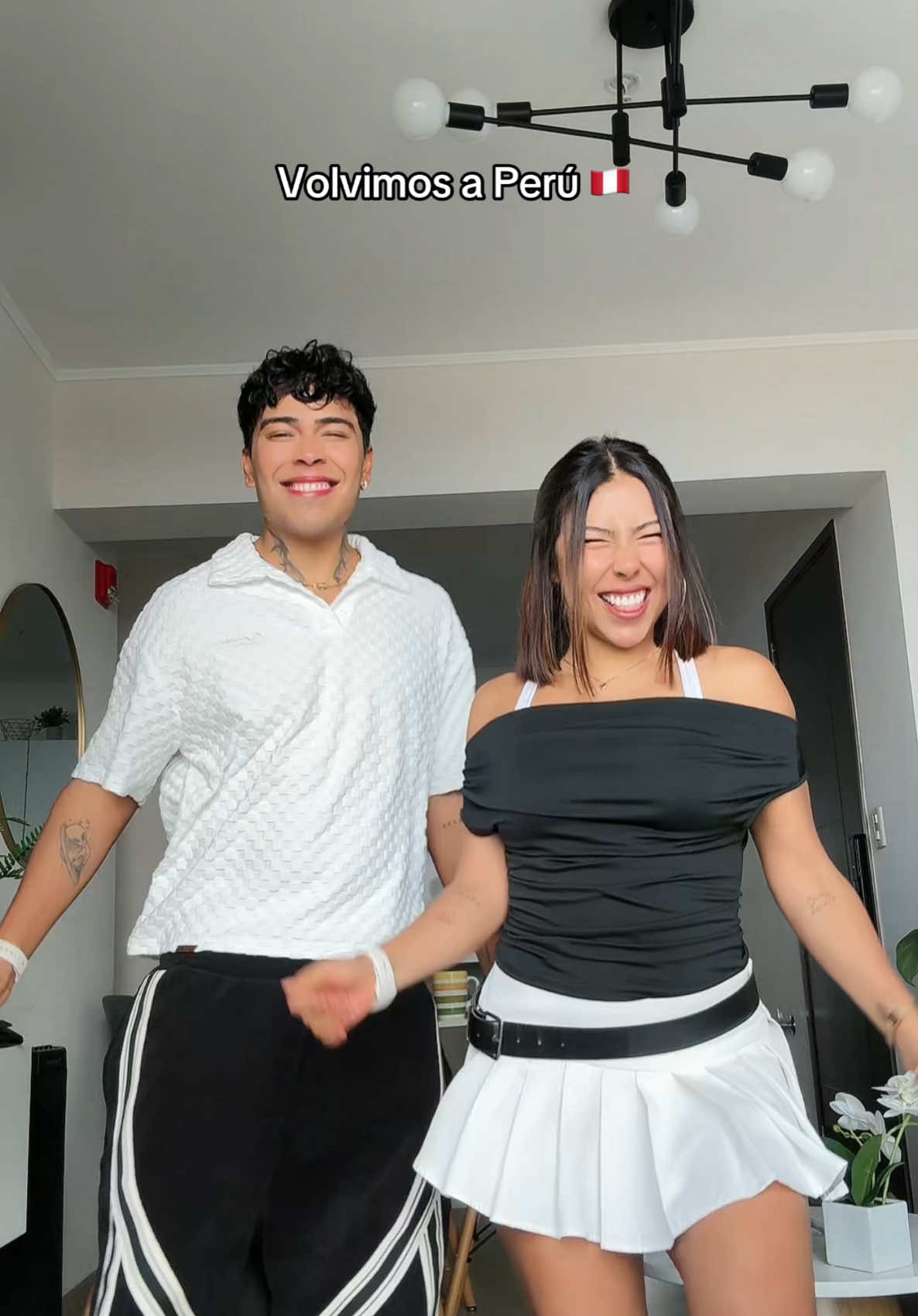 A post by @lossiblings_ on TikTok caption: Solo por unos dias 🥲🫶🏼