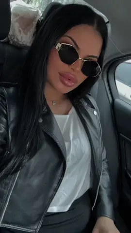 A post by @elenutza95 on TikTok caption: 🤍#viena ♥️#CapCut 