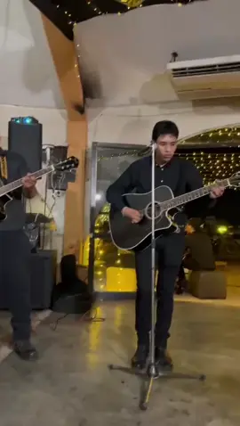 A post by @uriel_vrr on TikTok caption: Chueco pero bien macizo JAJA  @JerryGhz  algo bien bro🫡🔥 #paratiiiiiiiiiiiiiiiiiiiiiiiiiiiiiii #foryoupage #fyp #vira #fyp #paratii #paratiiiiiiiiiiiiiiiiiiiiiiiiiiiiiii #foryoupage 