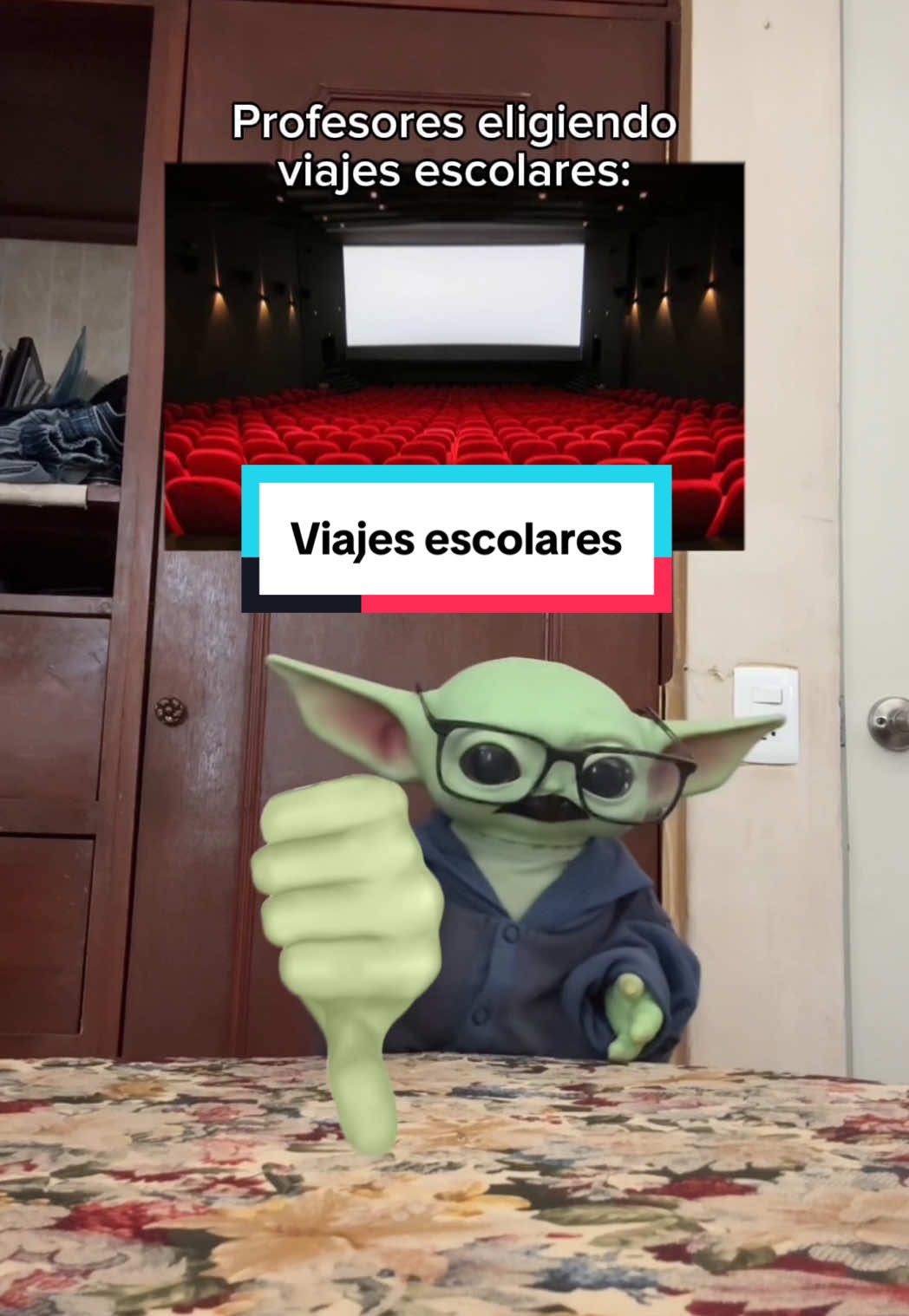 A post by @yodabeibi on TikTok caption: Siempre nos llevaban a museos 😞 #humor #fyp #escuela #museos 