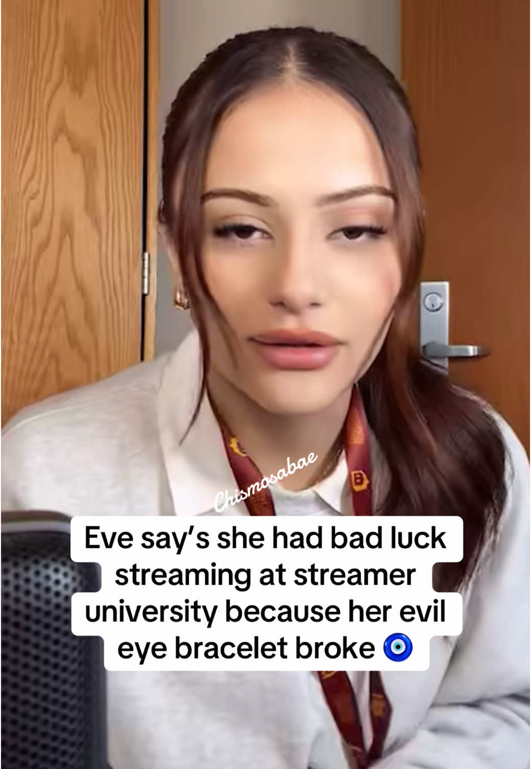 A post by @chismosabae on TikTok caption: #streameruniversity #eve #wendy #ortiz #twins #evileye #stream #live #parati #chismosabae #originial #bracelet #ddg #kaicenat 