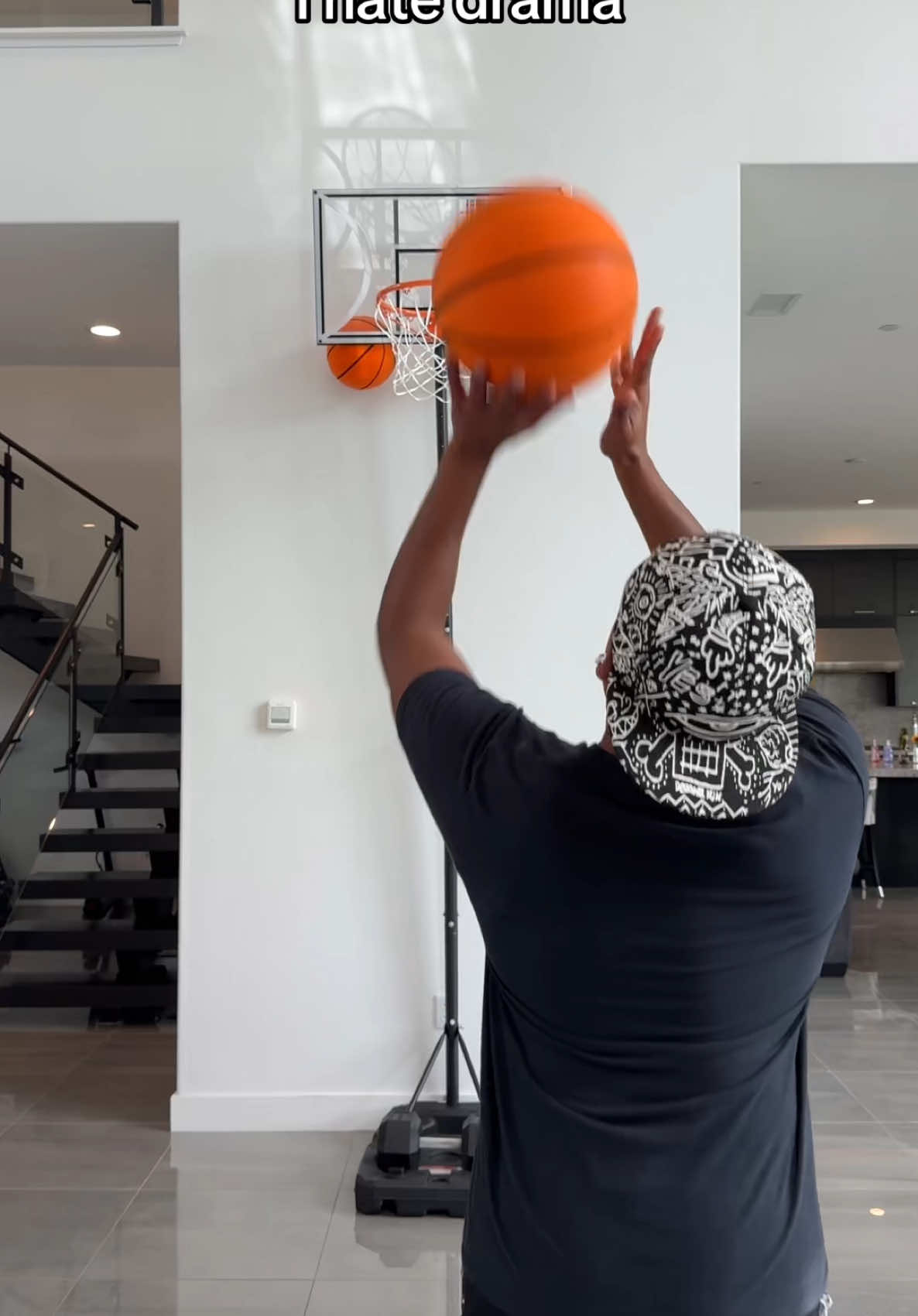 A post by @dangmattsmith on TikTok caption: #viral #fyp #basketball 
