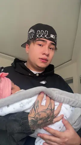 A post by @christianfabiannn on TikTok caption: Creo que mi novia está embarazada de nuevo 😓❤️ @Nicole Bernal 