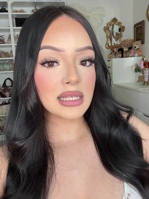 A post by @sofia.arrayales on TikTok caption: laviedlashes.com💗🫶🏻💫🥰 code: amigas