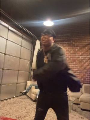 A post by @vonoff1700_ on TikTok caption: IM TB INNNITTTTTTTTTRT