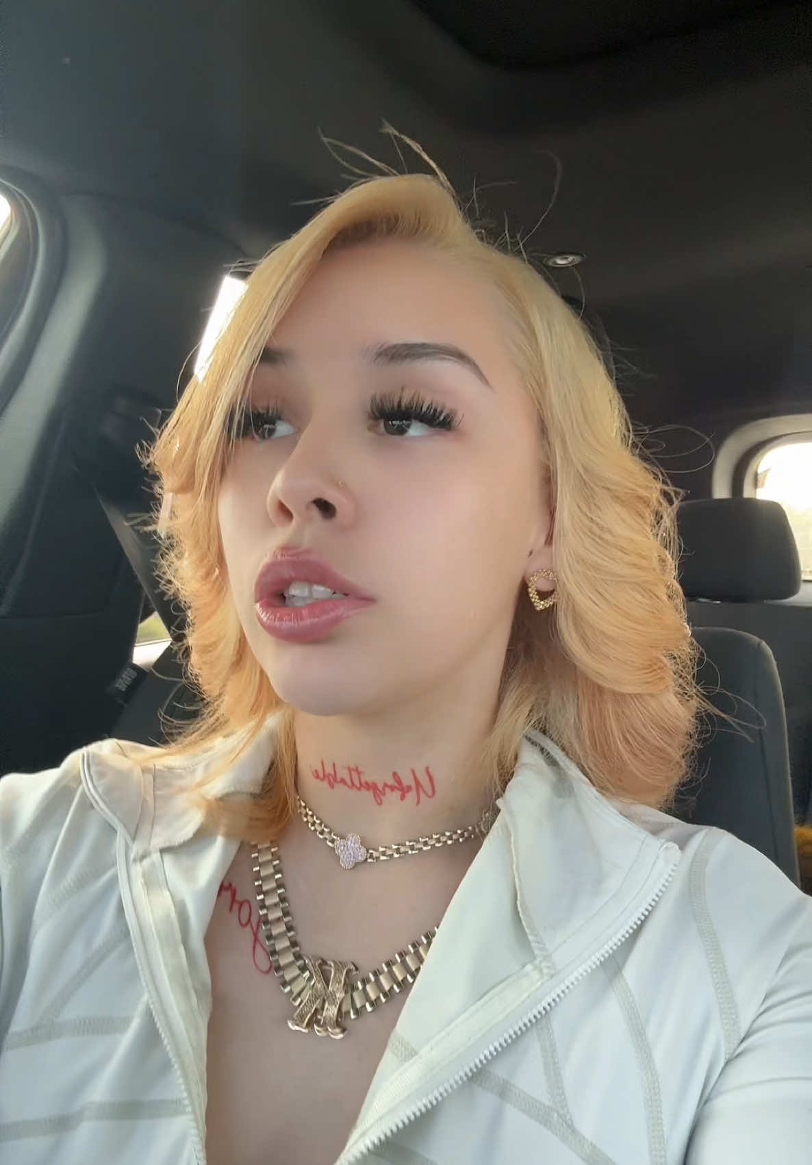 A post by @moneykbbyy on TikTok caption: 🔥 #fyp #haircolor #bobcut