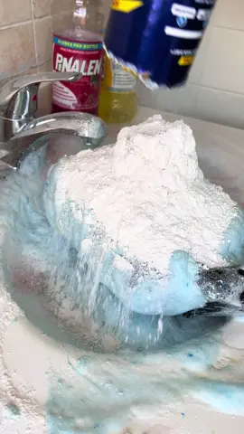 A post by @cleaningleo on TikTok caption: just want this out of my camera roll 🌚😐 this video is not good bc the squeezes are 🗑️!! i recorded this while sick so my body was super tired & weak & i could barely squeeze or even stand up for that matter 😭😭☹️🤧 #sinkclean #asmrsounds #cleantok #fyp 