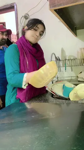 A post by @naeemraza076 on TikTok caption: #love u maa#trendingvideo #viralvideo #foryoupage #tiktokviral #tranding #enjoylife 