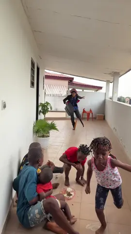 A post by @lameteick21officiel on TikTok caption: Dites à mes neveux d’ouvrir la porte 😭😢 ayuuuu c’est quelle comportement ça #pourtoi 