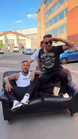 A post by @kontrak on TikTok caption: Wie laut schaffen wir das aufm @Rock am Ring ??? Keine Helden ‼️ Release 06.06.25 ‼️ #kontrak #sdp #keinehelden #NewMusic #augenträumenherzensehen 