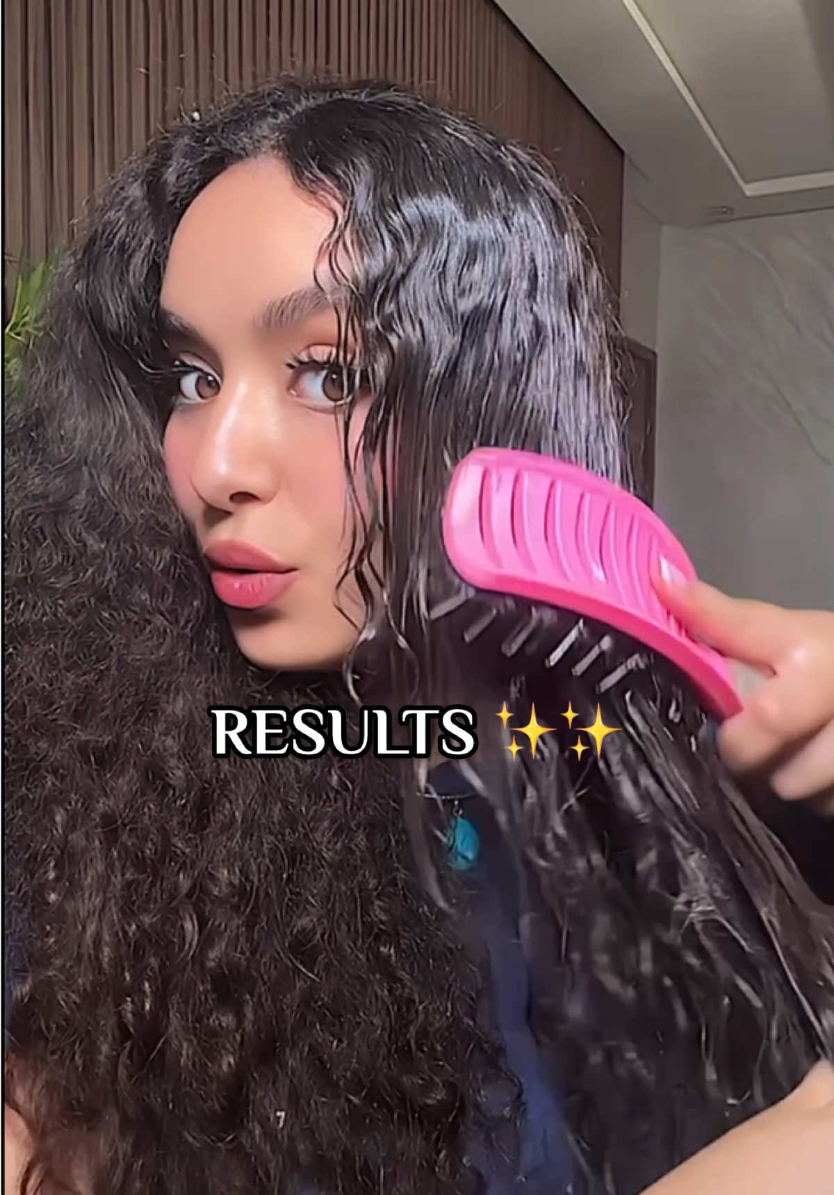 A post by @nouhailaait__ on TikTok caption: Replying to @yanmelendezz Glowy hair ✨✨ amazing results 