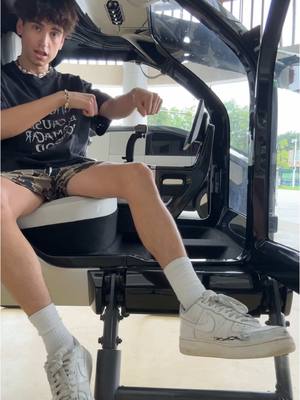 A post by @salabonce on TikTok caption: See me up in the sky inside the 2 in 1 electric hybrid car and aircraft! From the company Xpeng #foryou #fyp #4u 