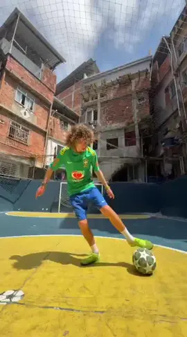 A post by @jrotobo on TikTok caption: #trendingvideo #football #footballtiktok 