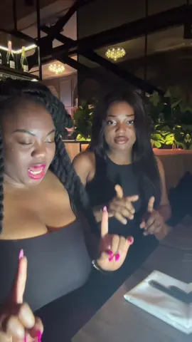 A post by @vibreusecanadienne on TikTok caption: #fyp 