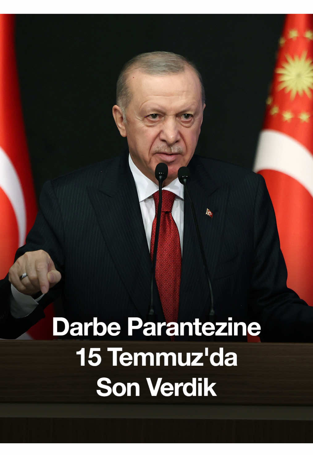 A post by @rtedijital on TikTok caption: Biz dâhil vesayete karşı direnen tüm aktörlerin siyasi hayatlarının bir devresinde Menderes’in akıbetiyle uyarılması asla tesadüf değildi. 12 Mart, 12 Eylül, 28 Şubat, 27 Nisan, Gezi kalkışması, 17-25 Aralık, 15 Temmuz ve daha nicesi, aynı zihniyetin farklı tezahürleriydi.