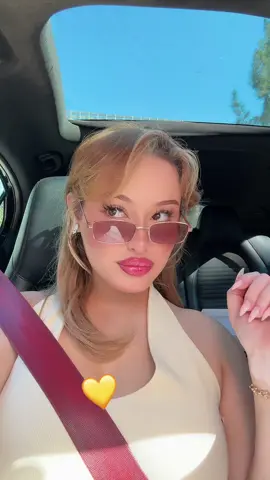 A post by @nada.benkirat on TikTok caption: Ghir appelle bébé 😂 #nadabenkirat 