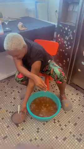 A post by @dolpezlitalienne1234 on TikTok caption: #fillembamoise😎 #camerfood#tiktikcameroun🇨🇲 #comediajlynsky #cotedivoire🇨🇮 #respect 