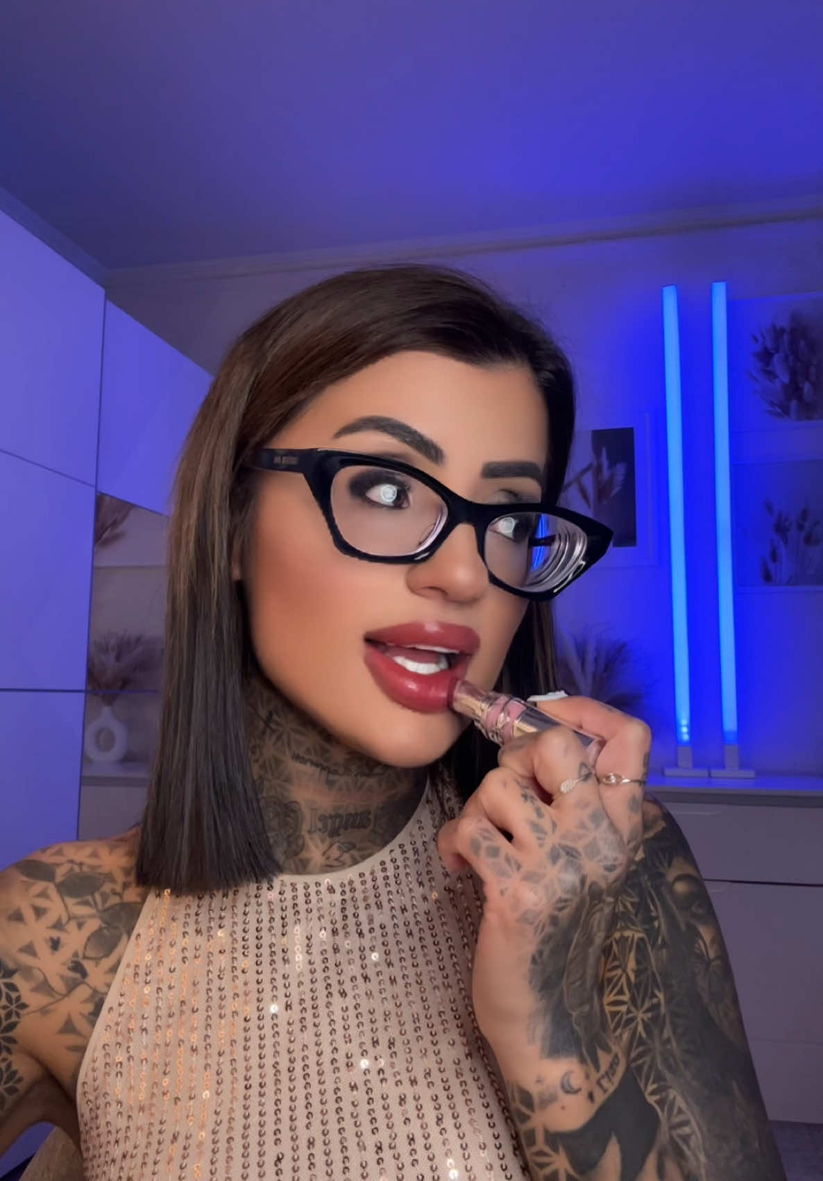 A post by @szandihangacsi3 on TikTok caption: #insta:szandihangacsi_ #💜 #kozoldujra #közöldújra 