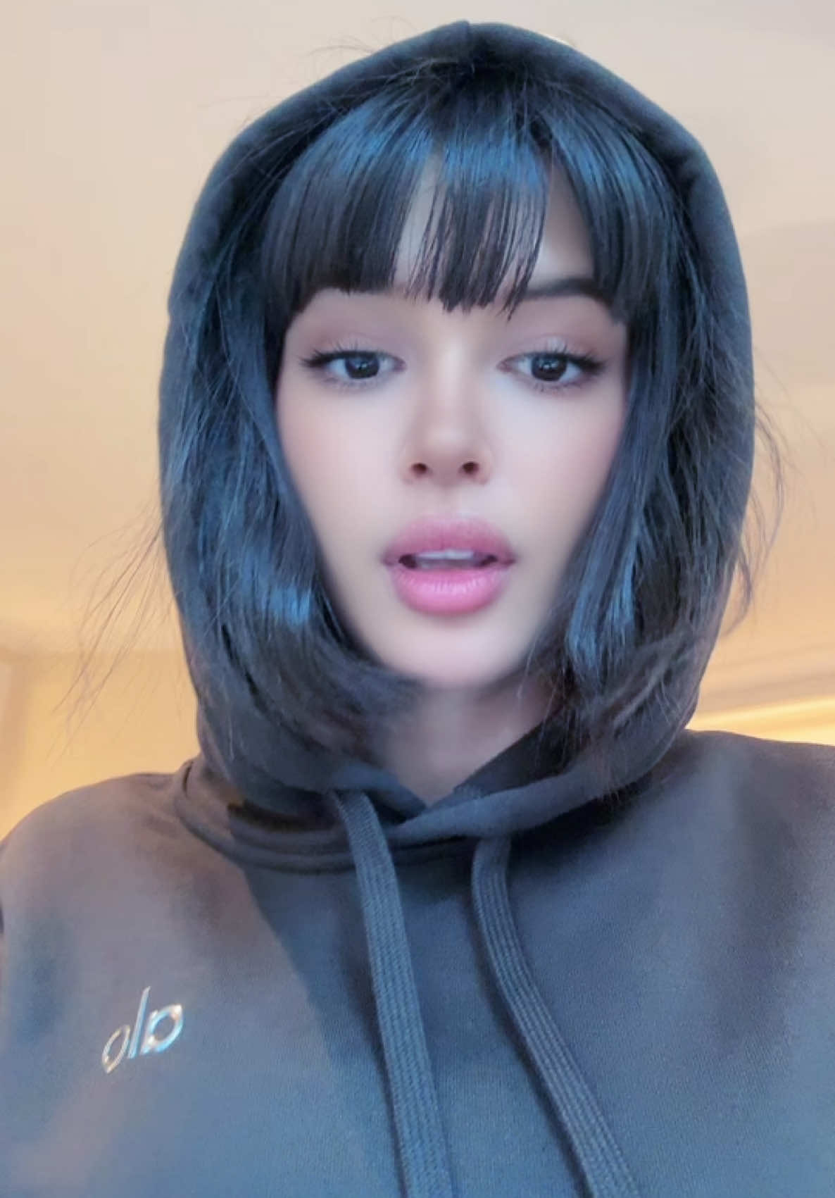 A post by @slimeneazza on TikTok caption: وينك ؟ 🤓 #azzaslimene  #عزة_سليمان  #london  #foryou  #تونس🇹🇳  #الجزائر🇩🇿  #السعودية🇸🇦  #المغرب🇲🇦  #لبنان🇱🇧  #azzafamily💜  #model 
