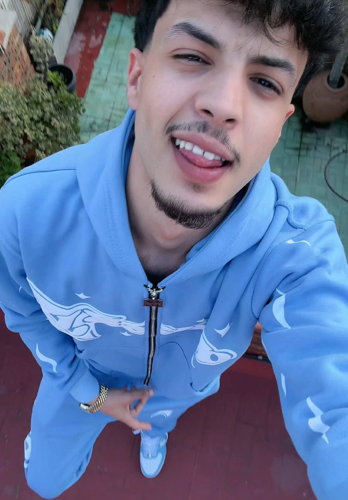 A post by @eldjenn on TikTok caption: Ttfkrini ✅🤭