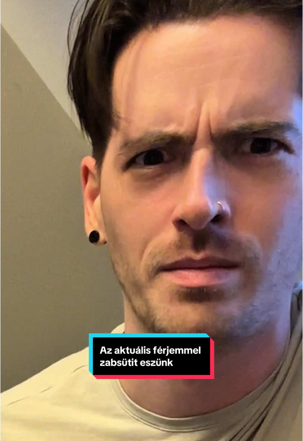 A post by @petrikcsenge on TikTok caption: Az aktuális férjem! #nekedbe #foryouba #petrikcsenge 