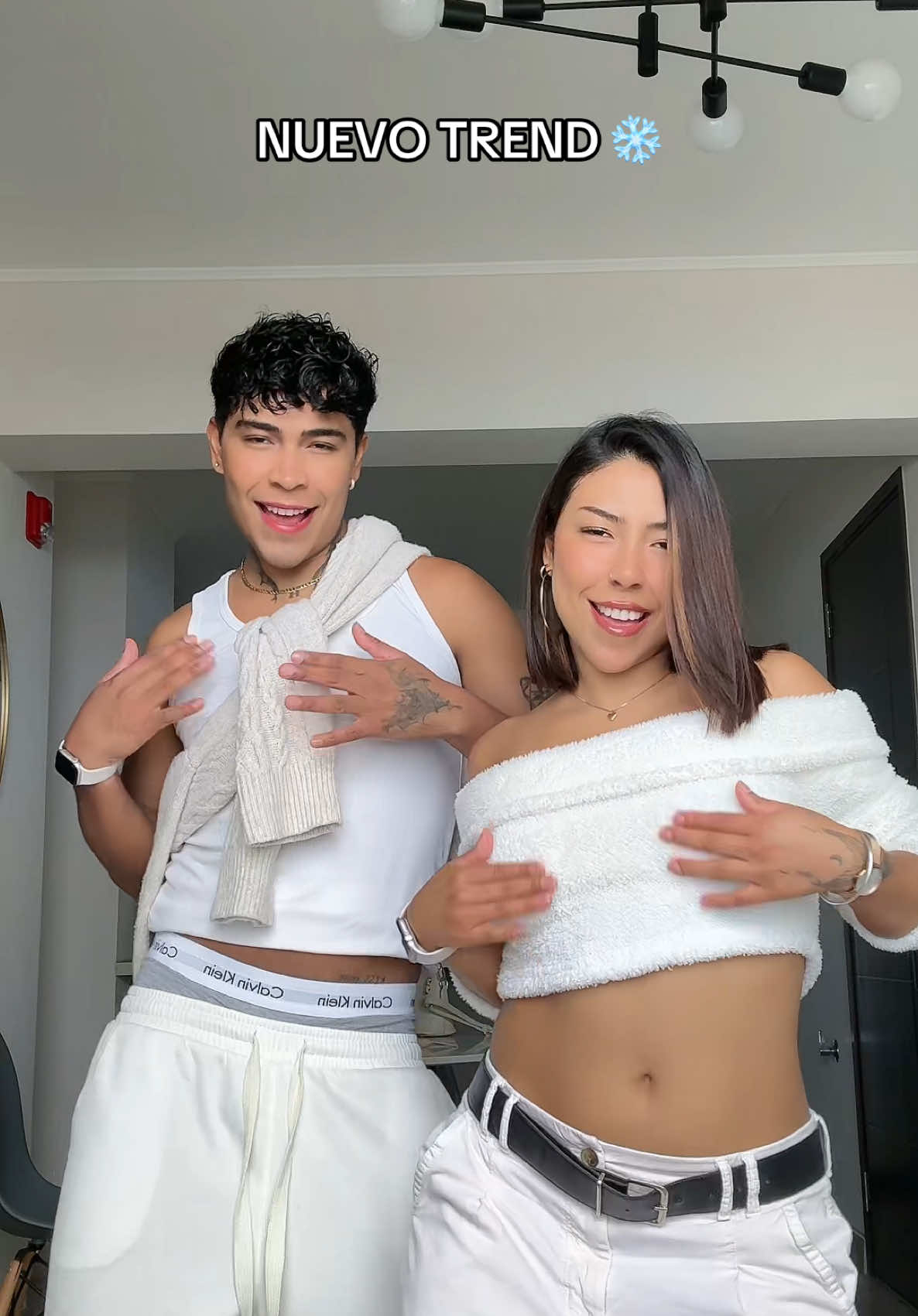A post by @lossiblings_ on TikTok caption: Hagamos que lo vea @Karol G 🏂🤍