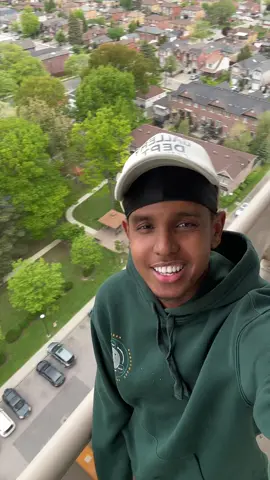 A post by @ on TikTok caption: Qaabkeeda💞 #fyp #foryoupage❤️❤️ #somalitiktok #somali #canada_life🇨🇦 #toronto #tiktoksomalia #tiktoksomali #xamar #xyzcba #onemillionaudition #ciyaalxamar #muqdisho #likе #trends #somaliproud 