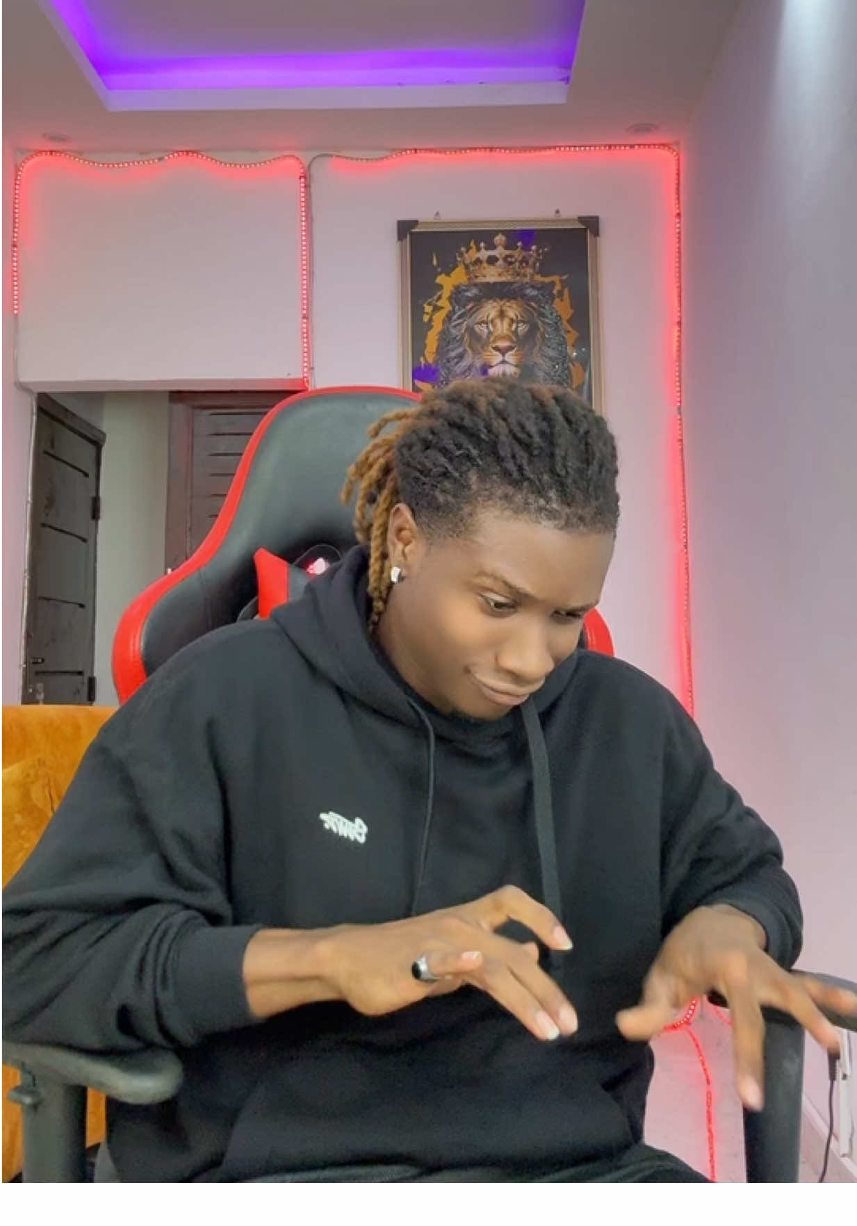 A post by @tmacrush_officiel on TikTok caption: On dirait que c’est un peu flou, je suis sûre que personne ne verras bien la vidéo 😮‍💨