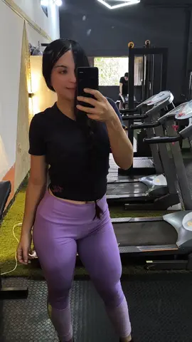 A post by @noe_cardozo25 on TikTok caption: holiis 🎀