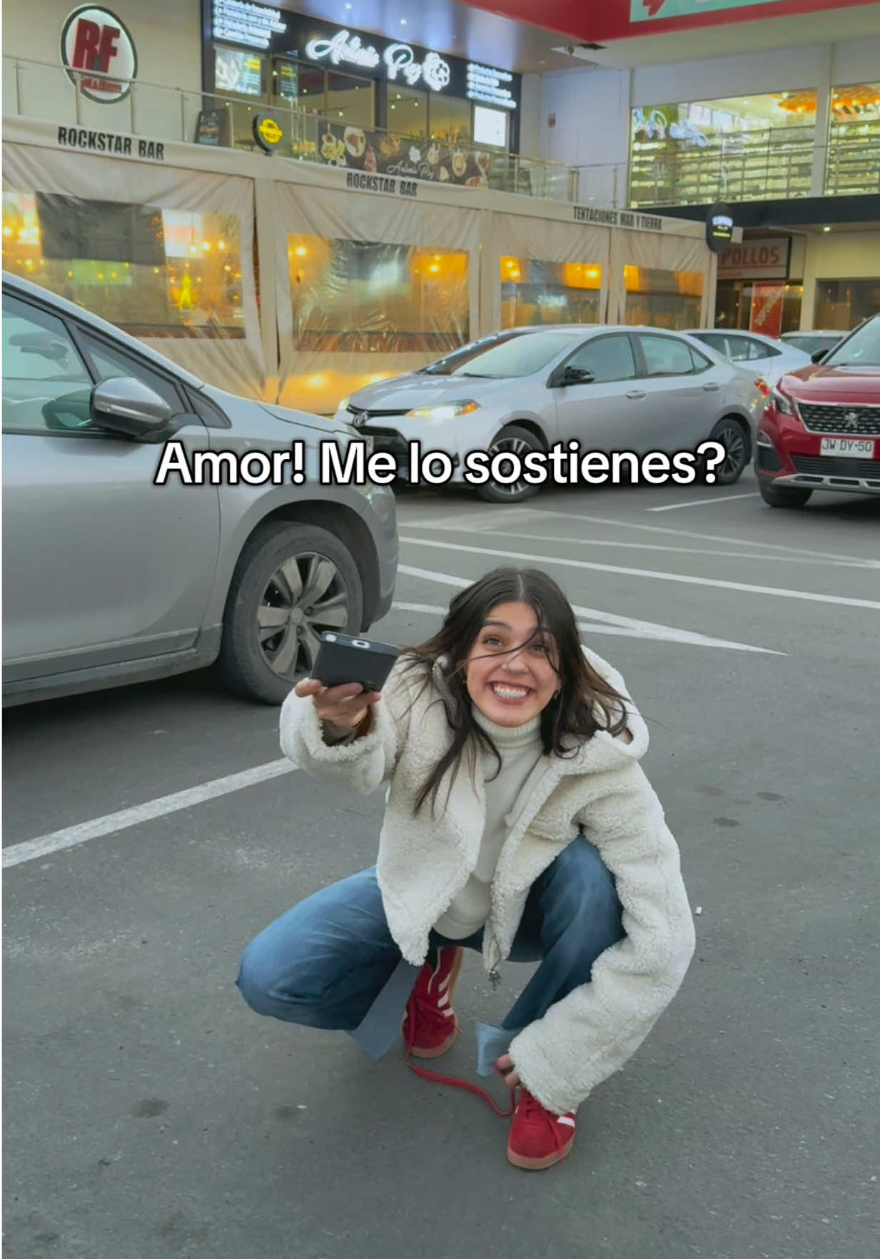 A post by @tatiifernandez._ on TikTok caption: Es solo mi celular! 🥹#Humor #ParaTi @OLI 
