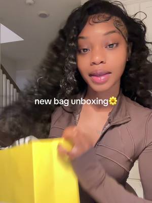 A post by @iiamkerycee on TikTok caption: i love bags i wanna be a bag😭😭😭🫶🏽 #fyp #keryce 