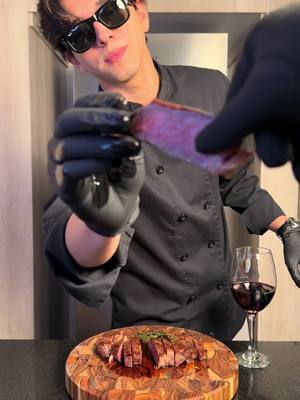 A post by @millos999 on TikTok caption: NEW YORK STRIP  Ingredientes: - New York strip - Vino rojo (malbec) - Mantequilla - Sal y Pimienta - Challots - Ajo - Tomillo - Romero  #millos999 #cocina #receta #carne 