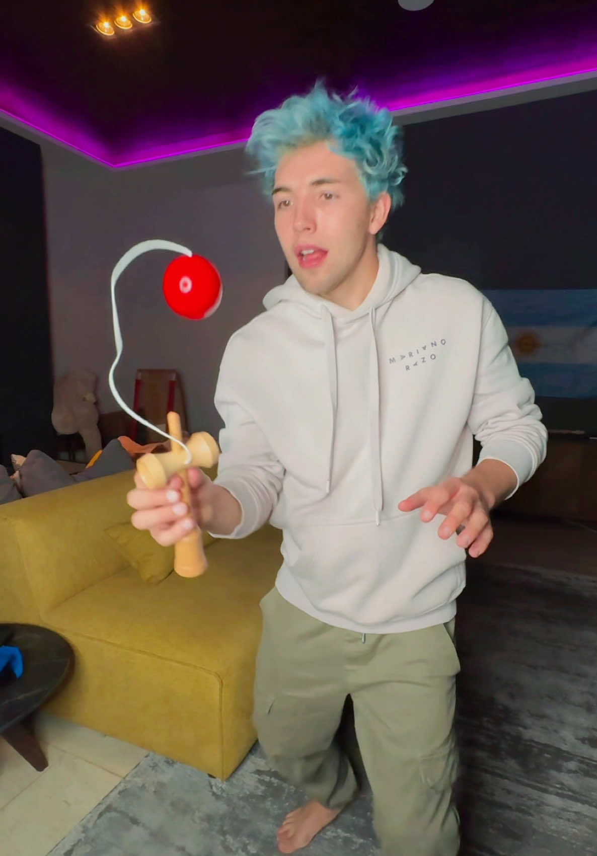 A post by @mariano_razo on TikTok caption: Está demasiado difícil😵‍💫