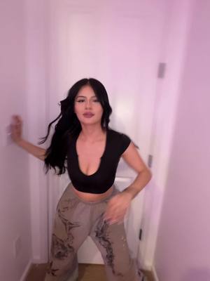 A post by @wendolynortizz on TikTok caption: BACK HOME #streameruniversity #wendyortiz 