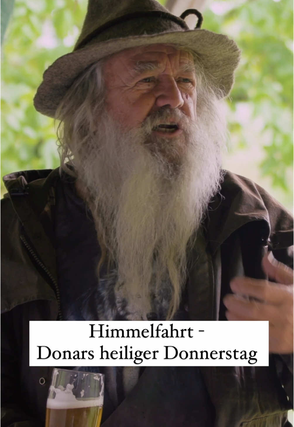 A post by @wolfdieterstorl on TikTok caption: Seit alters her war der Donnerstag dem Donar geweiht – dem gewaltigen Wetterherrn, dem donnernden Gott des Himmels und der Fruchtbarkeit. In der Zeit, da die Fluren zu grünen begannen, fuhr er – so erzählt die Überlieferung – auf einem von Böcken gezogenen Wagen über das Land. 🐺🌱 #himmelfahrt #brauchtum #mythologie #vatertag #mai #m 