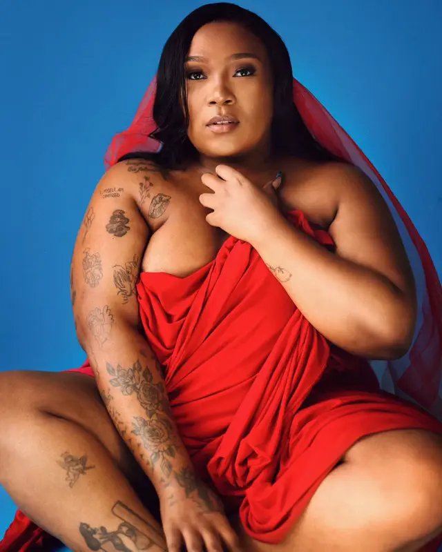 A post by @zacadominic on TikTok caption: @Thickleeyonce photograph me again 😭