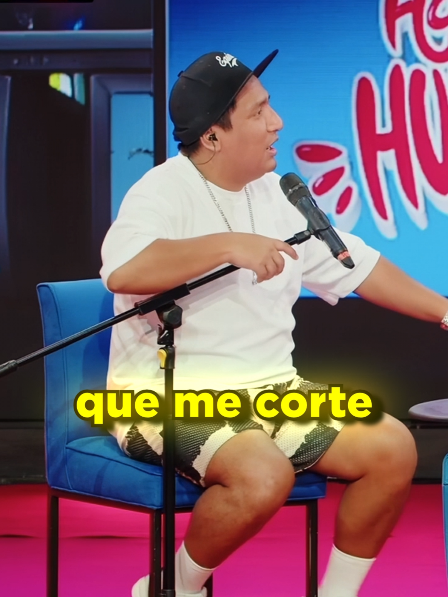 A post by @hablandohuevadas.pe on TikTok caption: Jorge Luna reniega de su madre #hablandohuevadas #humor