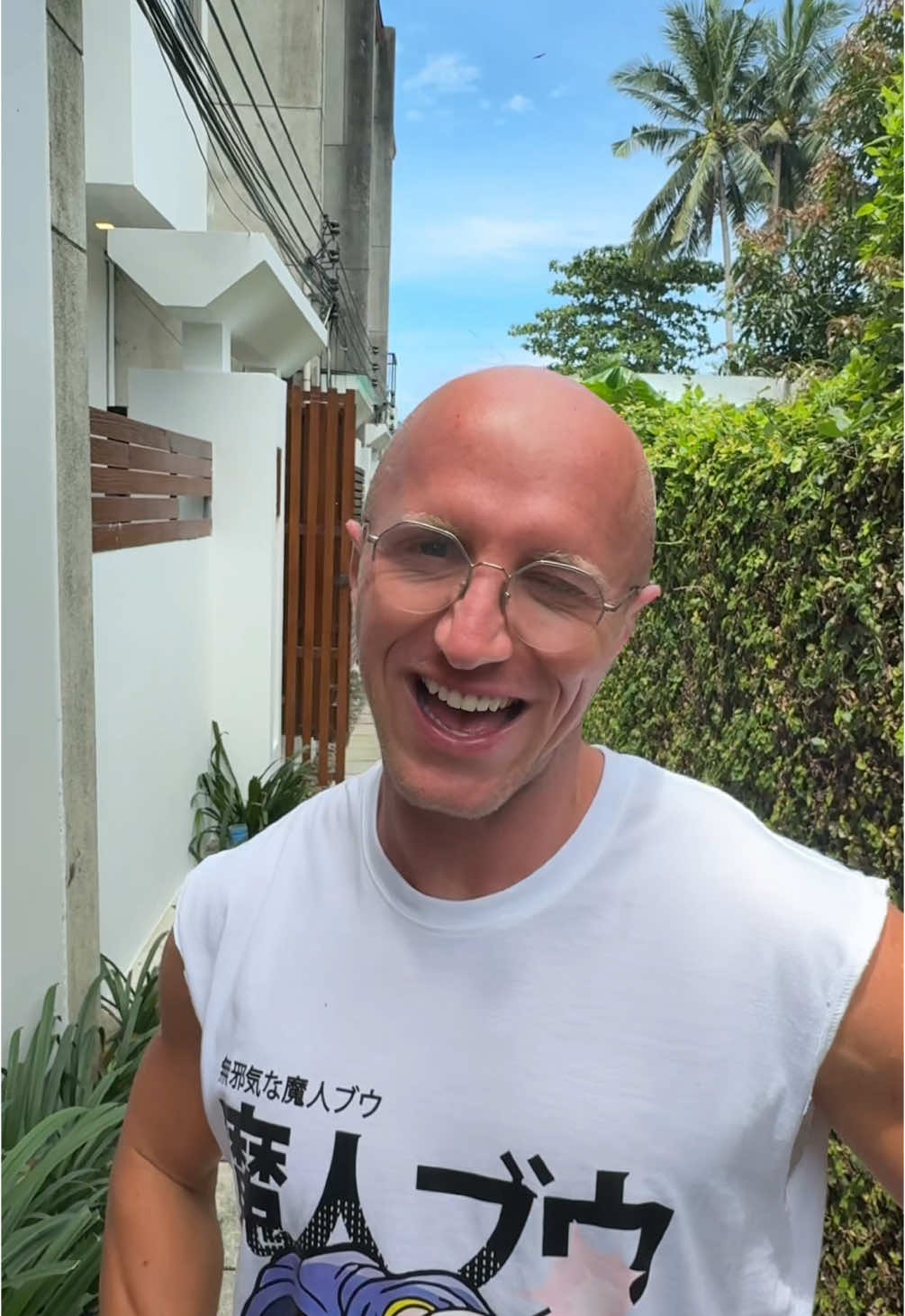 A post by @primus.training on TikTok caption: Pas un poil et en plus, j’ai mis une petite robe 💅 