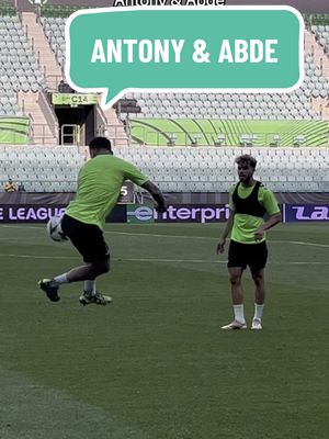 A post by @realbetisbalompie on TikTok caption: Ballers 🔥⚽️ #RealBetis #Abde #Antony #DeportesEnTikTok #tiktokfootballacademy #ConferenceLeague 