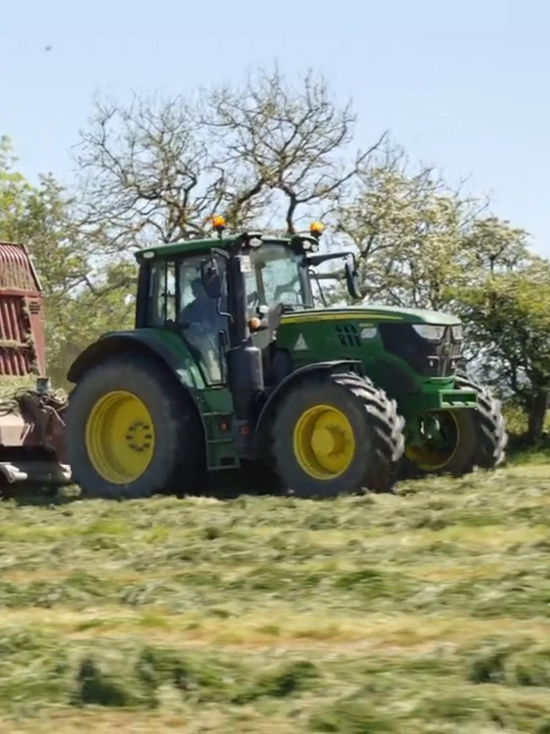 A post by @agriland.ie on TikTok caption: See all the action as silage season got underway on a farm in Co. Kildare  "Often during silage season tempers can fray and there can be heated words between family members and lifelong friends as days run into nights until the final load is in the yard. But once the pit is covered all is forgotten." #silage #silage2025 #farmtok