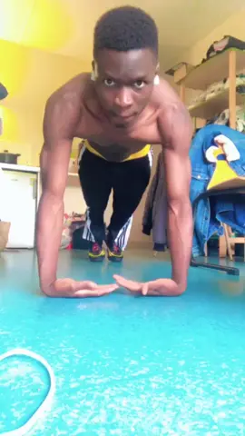 A post by @ on TikTok caption: L’homme le plus imperceptible sur Tiktok 