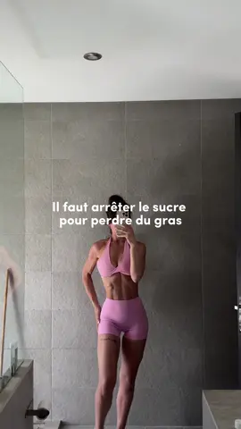 A post by @karolinerobestrong on TikTok caption: Concernant le sucre et les 25gr : je parle bien des sucres dits « rapides » et non pas des glucides dits « lents » ☝🏼 la notion est fausse, d’où mes guillemets, il existe une continuité de sucres plus ou moins rapides et lents selon l’index et la charge glycemique. 👉🏼 Ça tu le comprendras hyper bien dans la méthode index glycémique qui est sur @bestrong_app (qui est en PROMOOOOOSSSS) 💞 Si tu veux que je développe certains sujets, tu me le dis en commentaires  #perdredugras #perdredupoids #indexglycémique #perdreduventre #ventreplat #recettepertedepoids